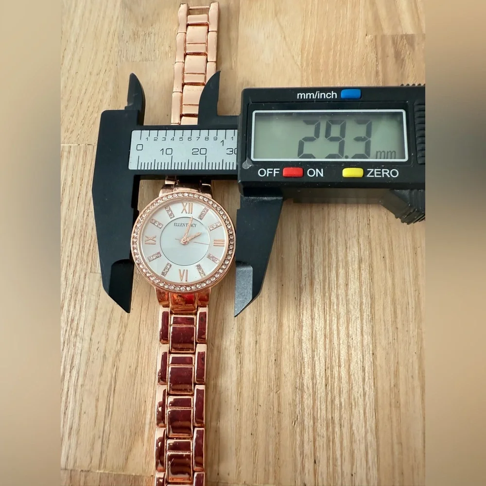 Ellen Tracy ladies rose gold tone fashion watch NEW BATTERY